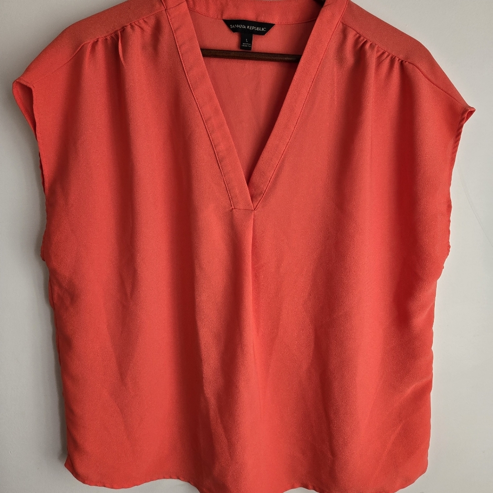 Banana Republic V-Neck Sleeveless Bright Coral Blouse